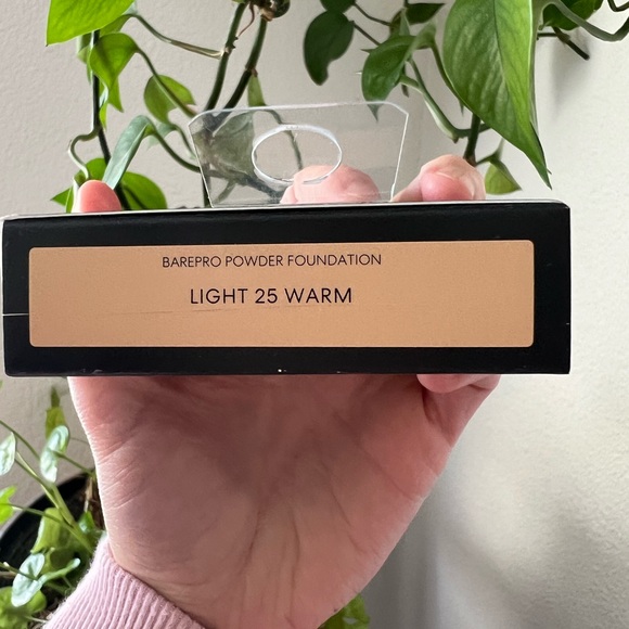 bareMinerals BAREPRO 16HR Performance Wear Powder Foundation - Light 25 WARM - Picture 2 of 3